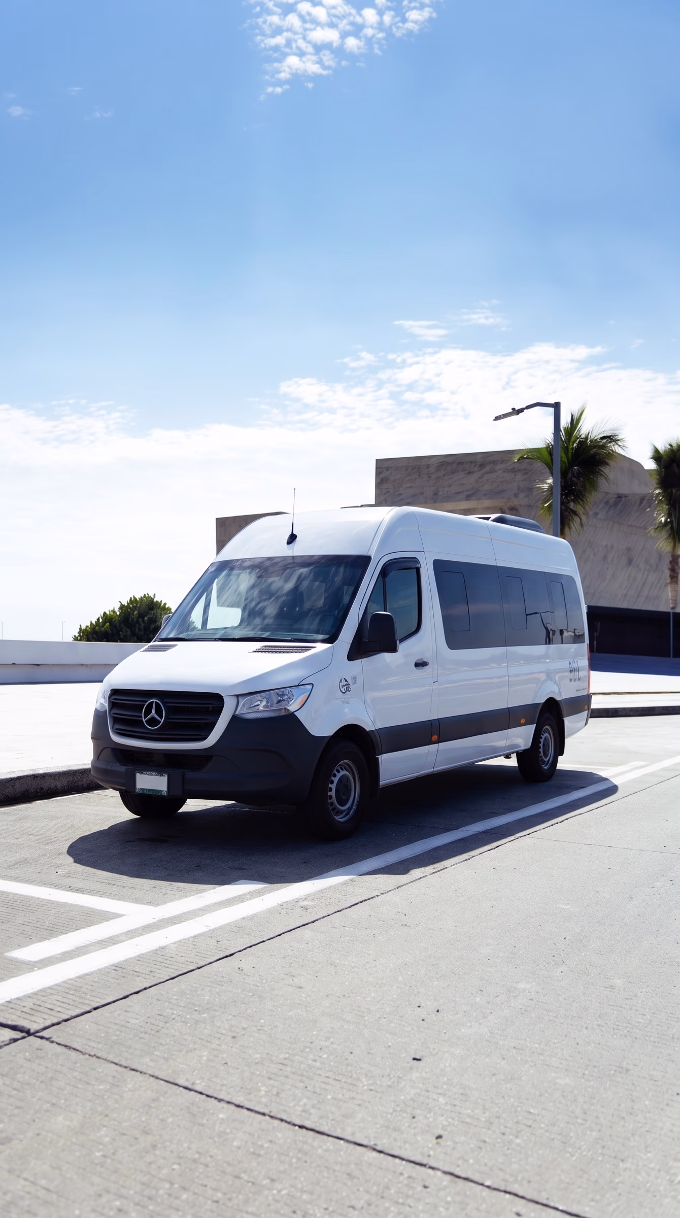 Mercedes-Benz Sprinter de Serénvia en vista tres cuartos